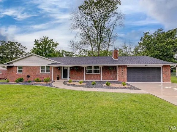 3402 Greenwood Ln, Godfrey, IL 62035