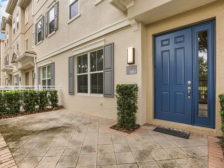 661 Hangnest Ln — Photo 2