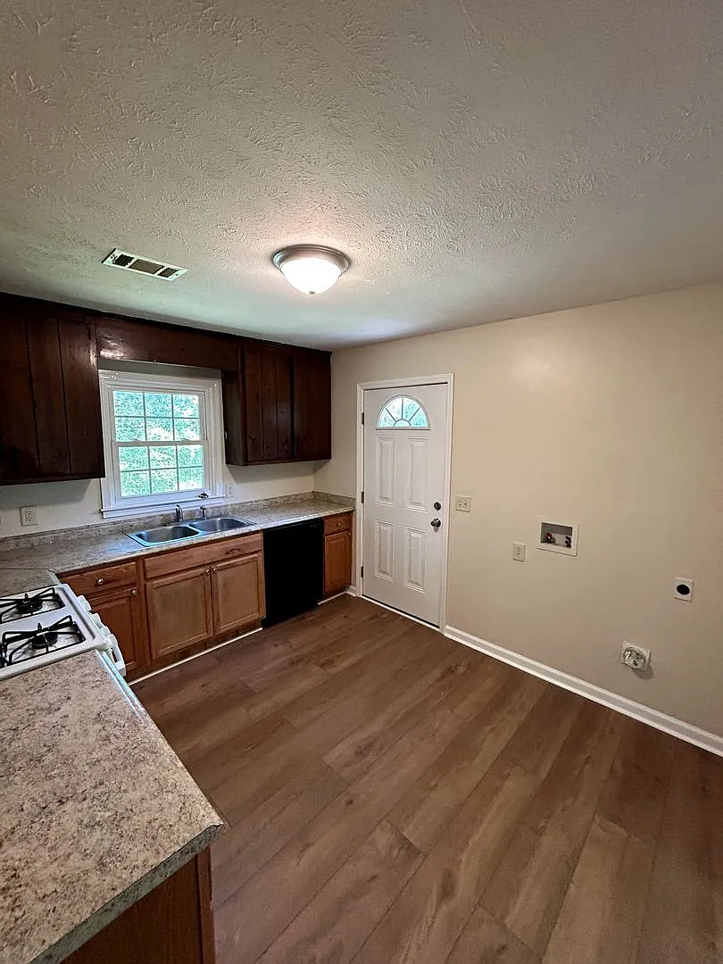 61 Shepard St 3 Bedroom 1 Bath Grantville — Photo 3