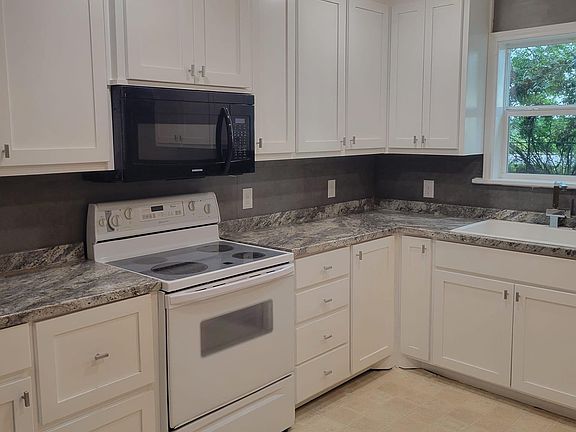 3rd image of 742 W 3rd St