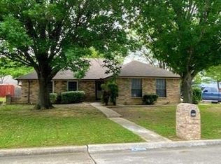 3662 Forest Trail Dr, Grand Prairie, TX 75052