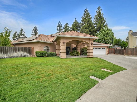 3rd image of 1945 Foxtail Ct