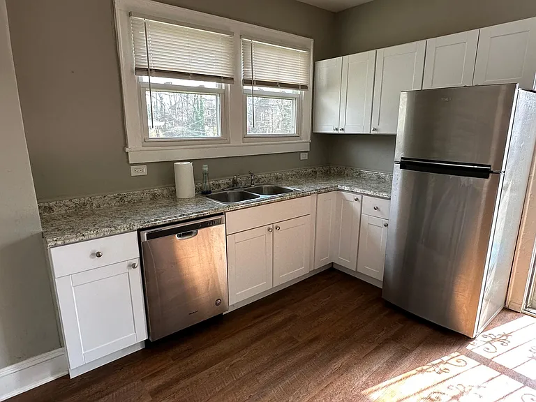 2310 E Glenwood Ave — Photo 4