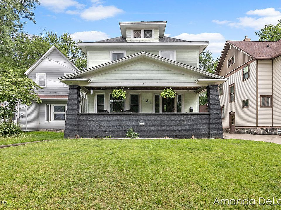 1st image of 121 Sweet St NE
