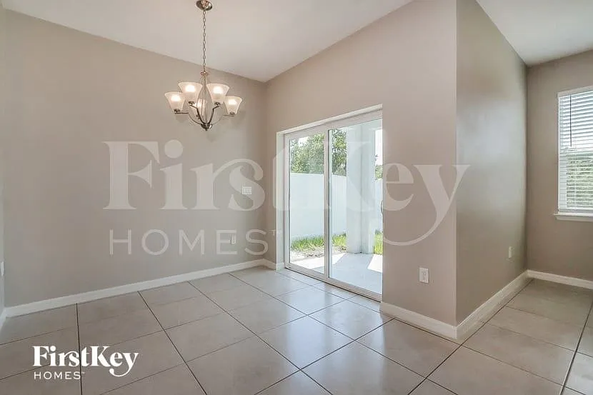 4 bed, 2.0 bath, 1839 sqft, $2,205 — Photo 4