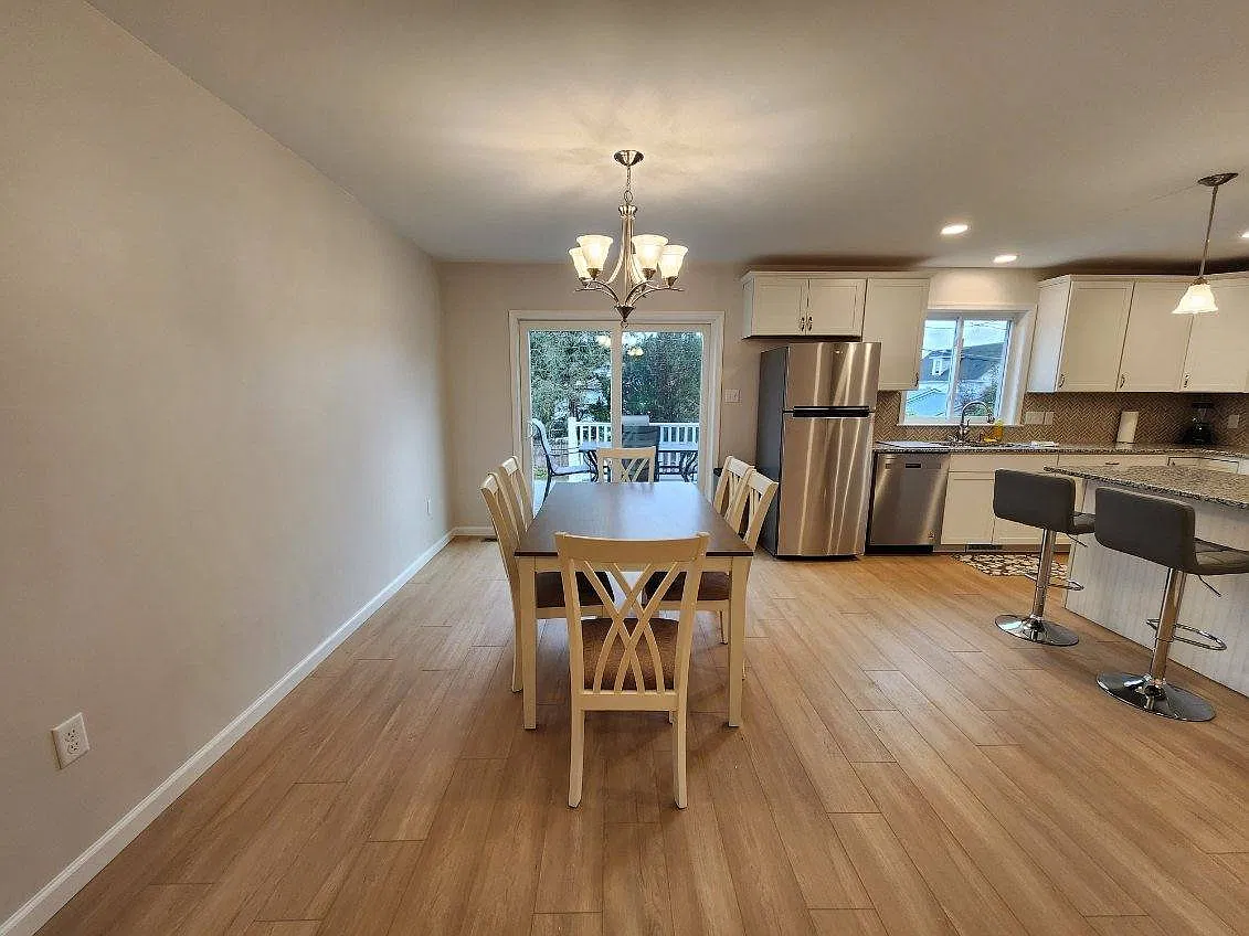 Beautiful Two Story 3 yr old home — Photo 2