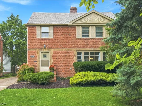 2368 Loyola Rd, University Heights, OH 44118