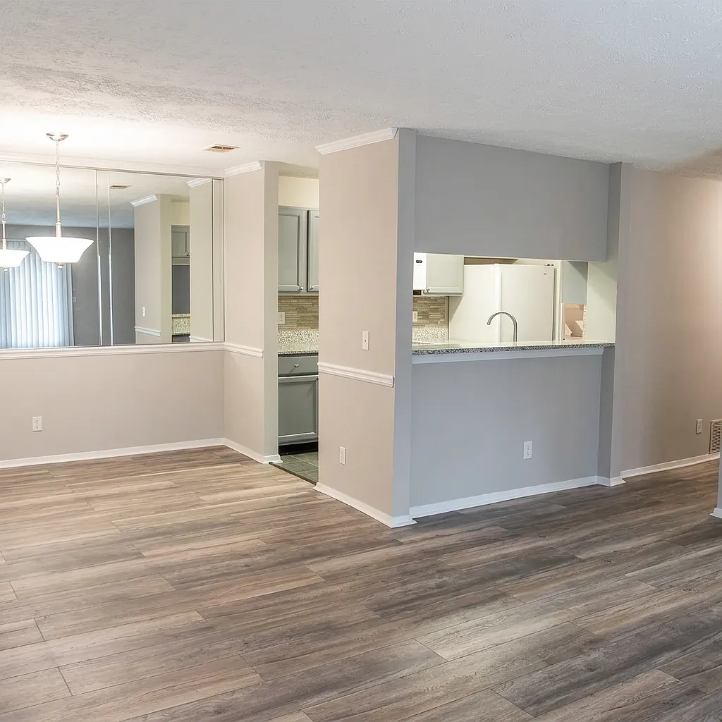 2 bed, 1000 sqft, $1,890 — Photo 2
