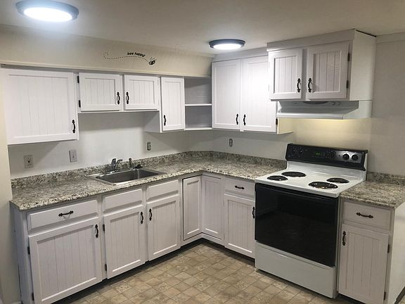 2nd image of 1294 S Lincoln St #2
