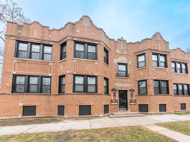 4415-25 W School St — Photo 2