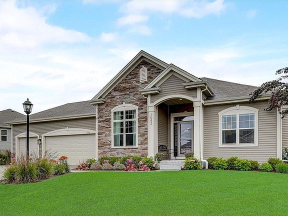 2nd image of 1042 Spruce Ct