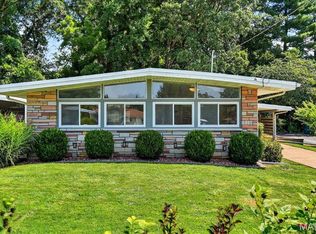 2134 East Dr, Saint Louis, MO 63131