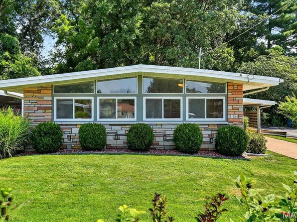 2134 East Dr, Saint Louis, MO 63131
