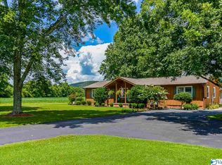 877 Cave Spring Rd, Owens Cross Roads, AL 35763