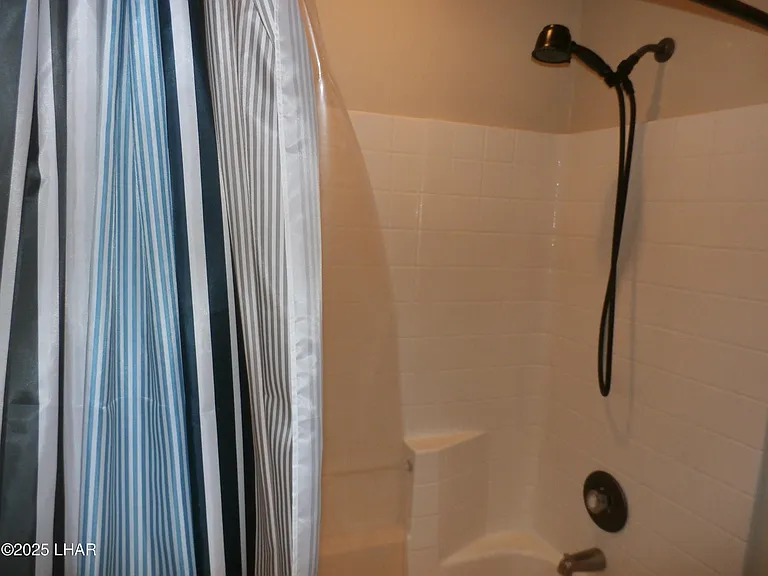 2304 Buckingham Blvd — Photo 22