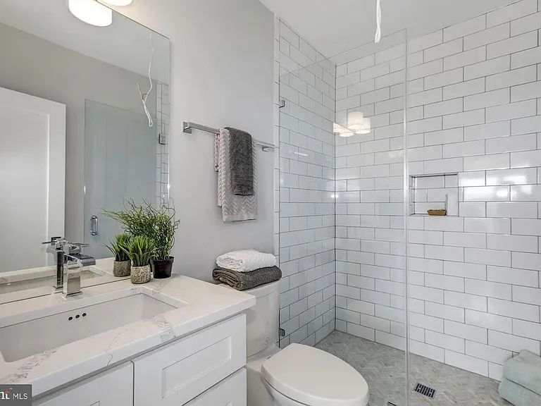 1512 K St SE #6 — Photo 7