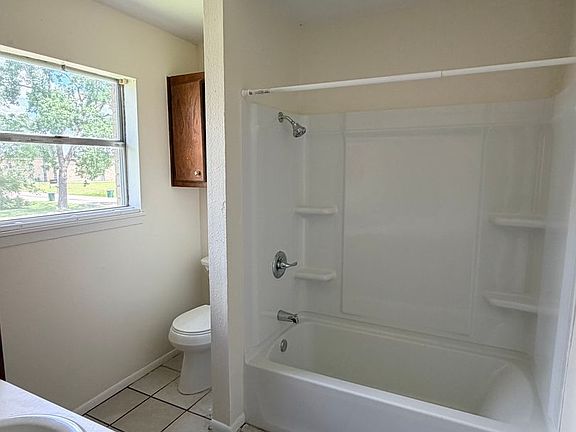 5th image of 805D Simpson Rd