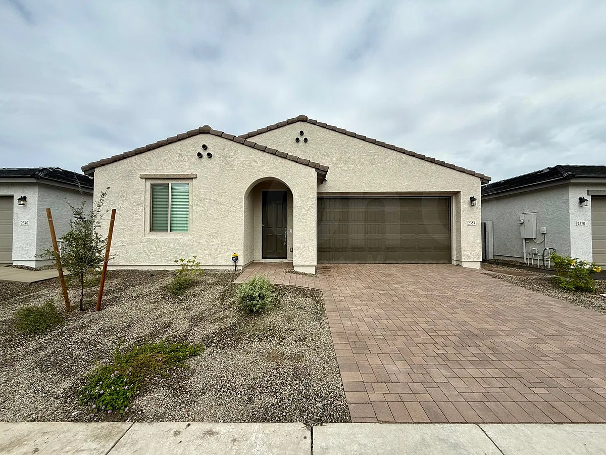 3 bed, 2.0 bath, 1567 sqft, $2,300 — Photo 1