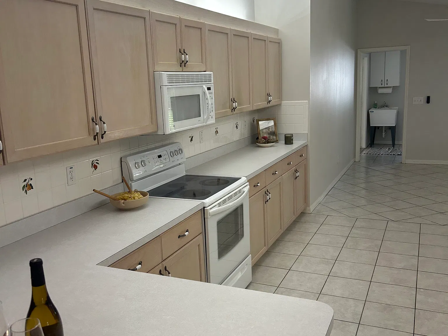 2 bed, 1867 sqft, $2,200 — Photo 2