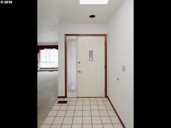 4th image of 457 NE Tina Ct