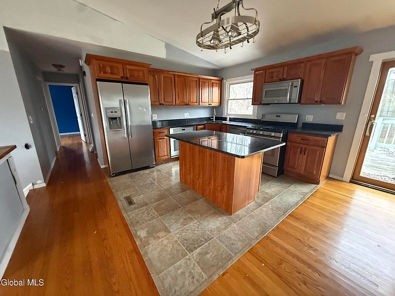 2nd image of 150 Stonington Hill Road