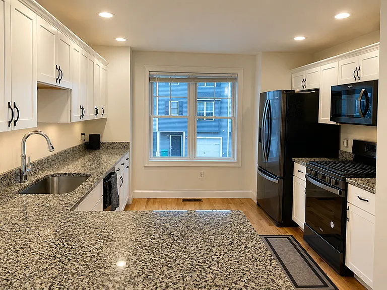 20 Dumaine Ave #D — Photo 4