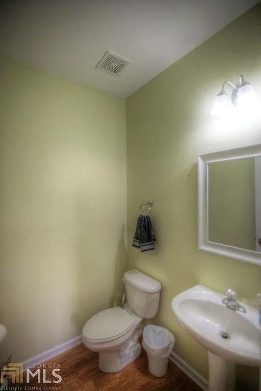3 bed, 2360 sqft, $2,950 — Photo 3