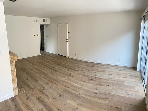 3rd image of 839 N Hayworth Ave APT 203