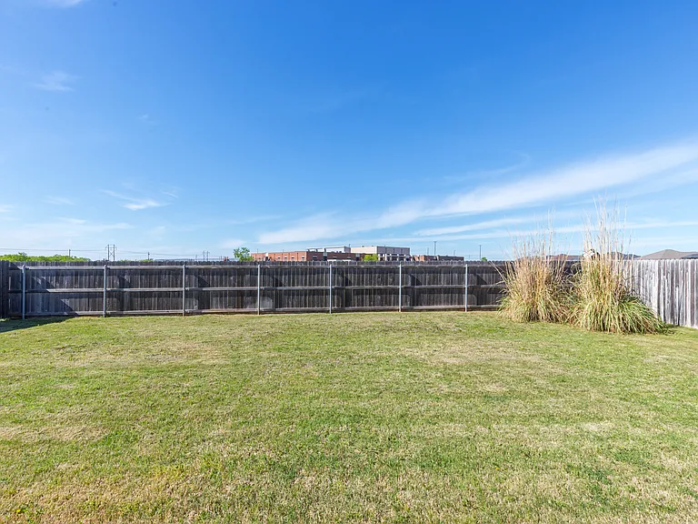 144 Carriage Hills Pkwy — Photo 31