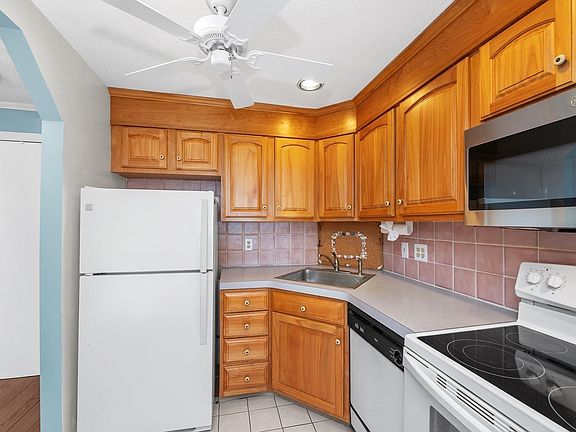 5th image of 44 Lexington Ave APT 42