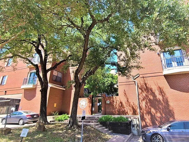106 E 30th St #308 — Photo 21