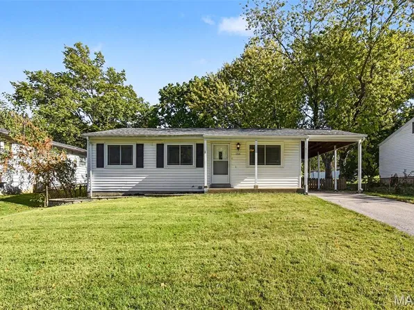 1725 Rose Crest Dr, Hazelwood, MO 63042