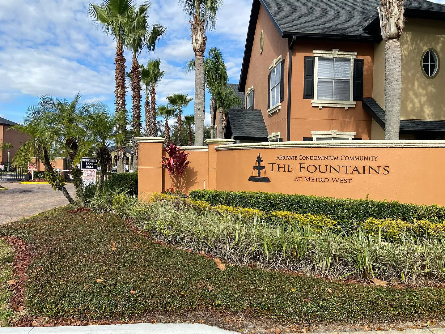 Two Bedroom Condo In Gated Community — Photo 4