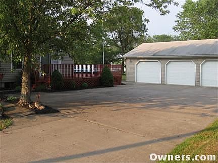 Concrete driveway, Insulated 3-Car garage