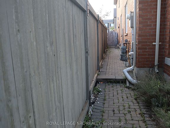 4th image of 28 Dulverton Dr