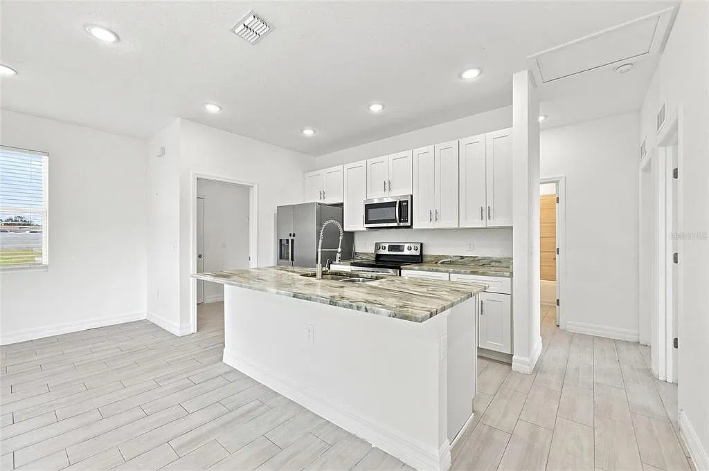3 bed, 2.0 bath, 1450 sqft, $1,795 — Photo 4