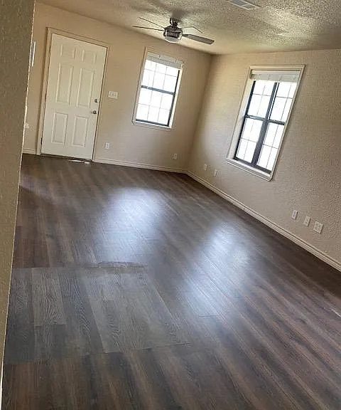 605 Giddings St — Photo 5
