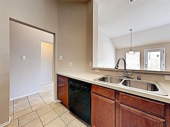 4th image of 14113 Esperanza Dr