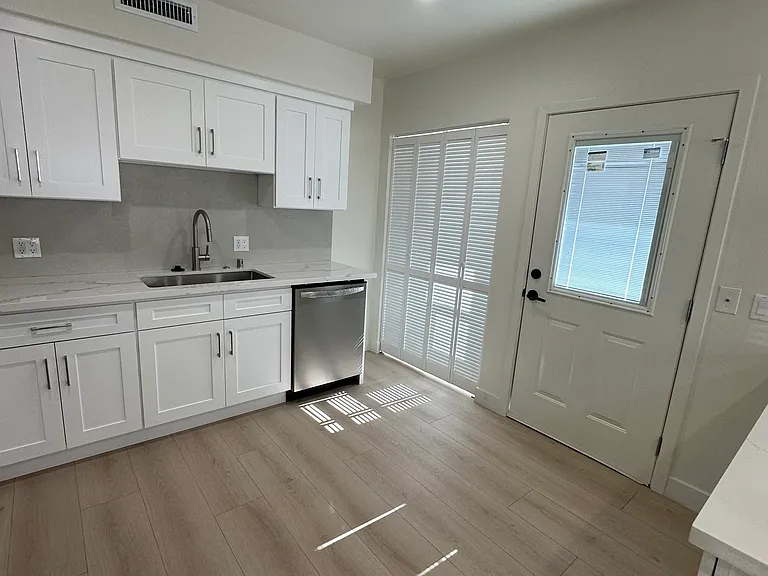 215 Sinclair Ave #215 — Photo 17