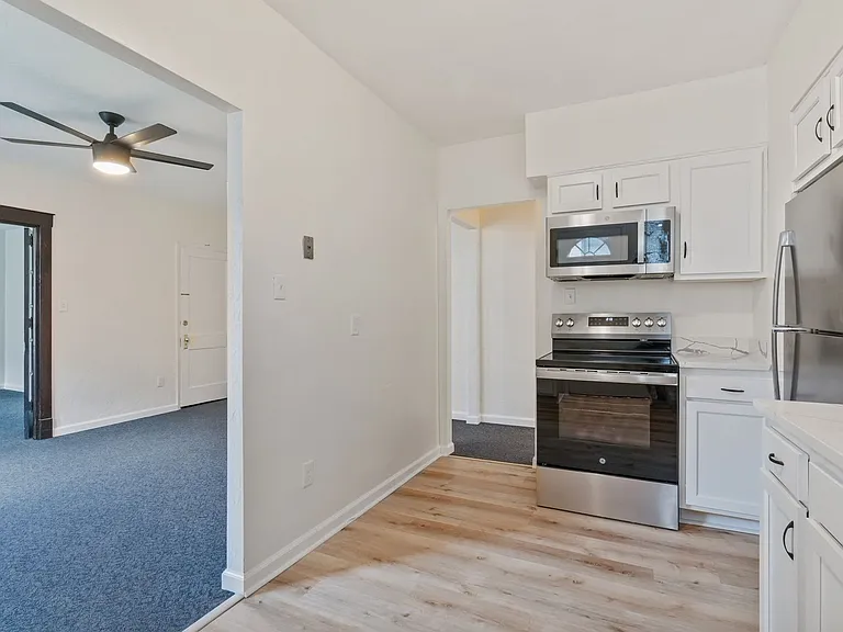 Charming & Fully Updated 2 Bed/1 Bath Home In Heart Of Beechview — Photo 10