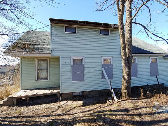 5th image of 620 Carbon St