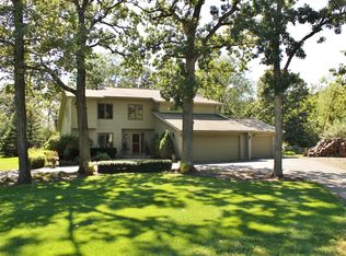 27689 Gerry Ln, Sycamore, IL 60178