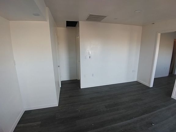 3rd image of 45075 Somerset Ct
