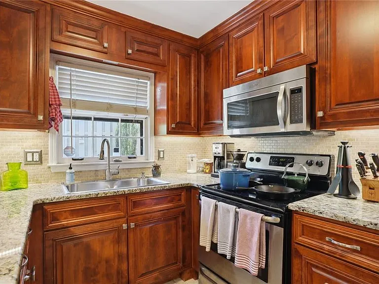 73 La Rue Pl NW — Photo 1