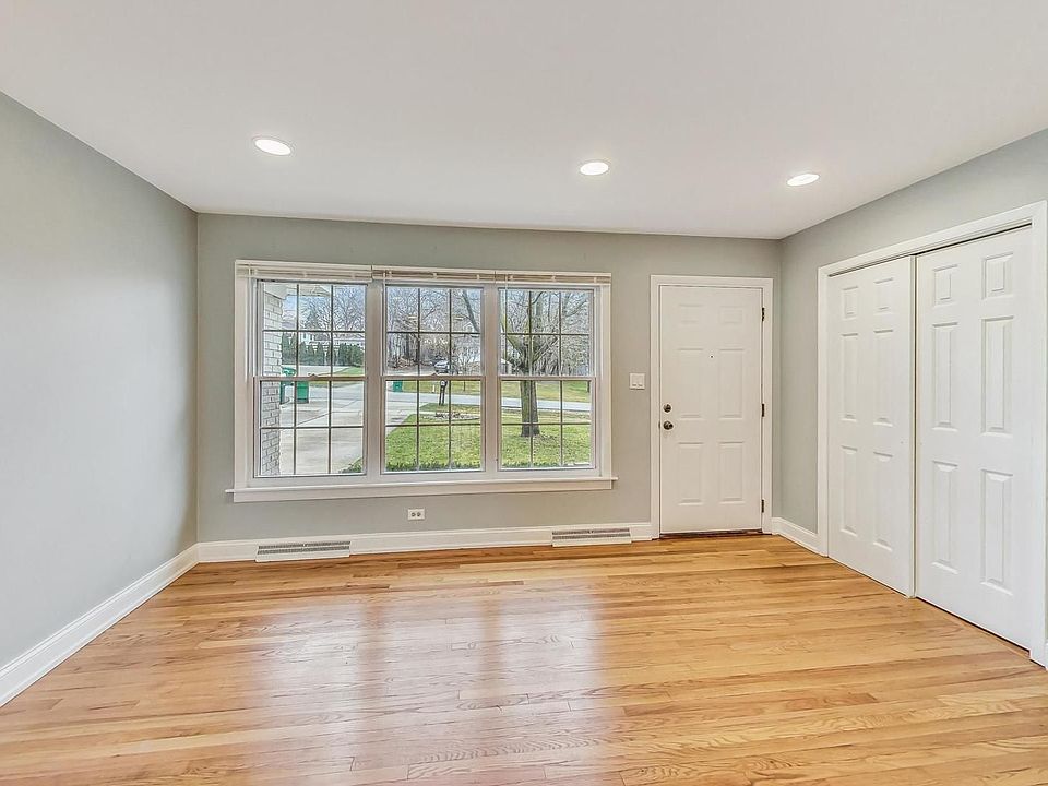 329 Oak Ave, Westmont, IL 60559 Zillow