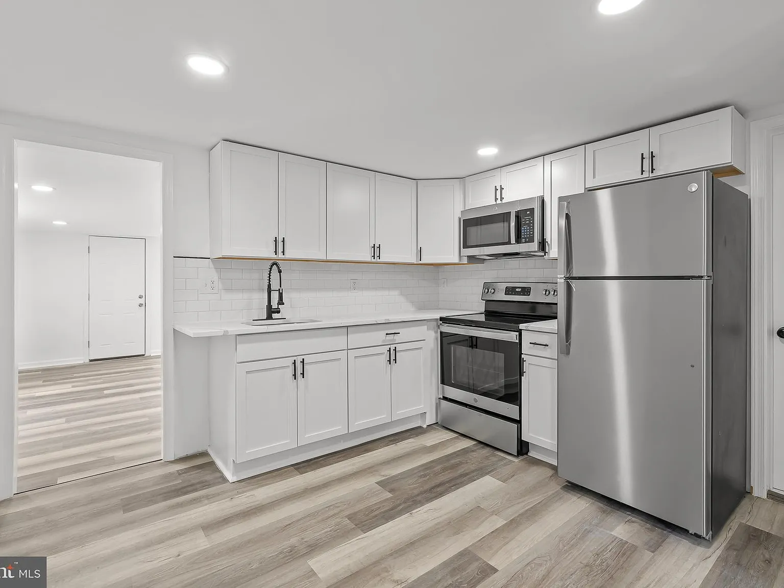 310 Elizabeth St — Photo 3