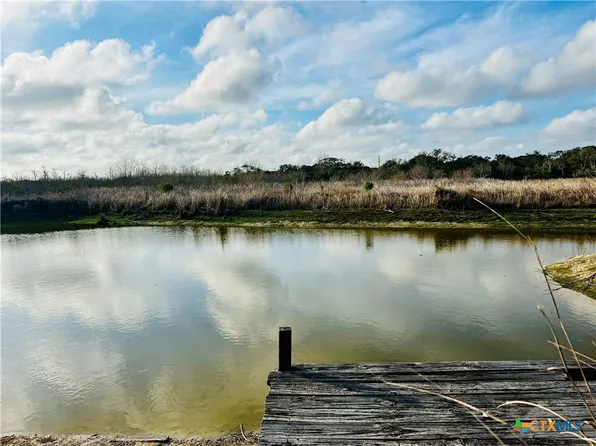 607 Quail Meadow Rd, Seadrift, TX 77983