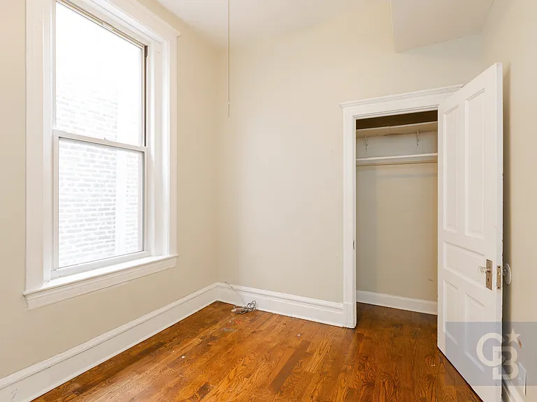2445 W Harrison St — Photo 4