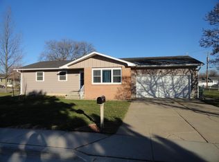 904 E 35th St, Kearney, NE 68847