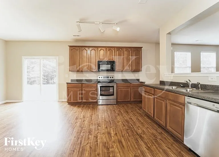 7302 Lamplighter Close Dr — Photo 7